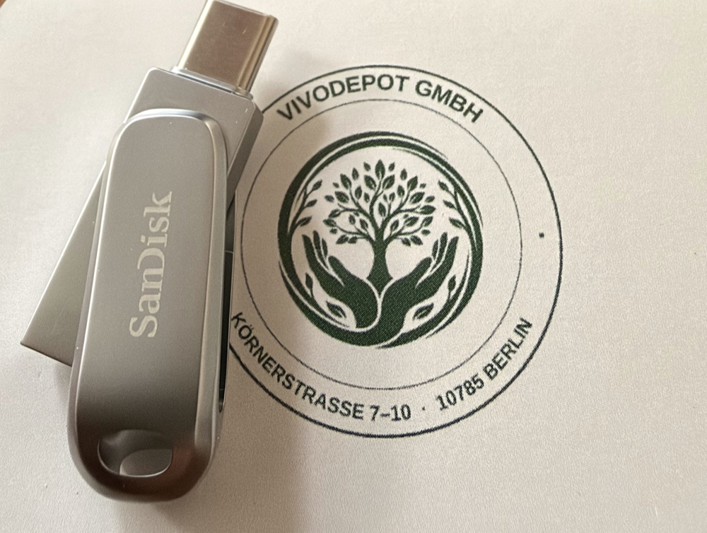 Der Vivodepot-Stick auf dem Firmenstempel der Vivodepot GmbH